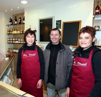 Nathalie, Patrick et Myriam de Chez Daniel. Photo DDM, Jal